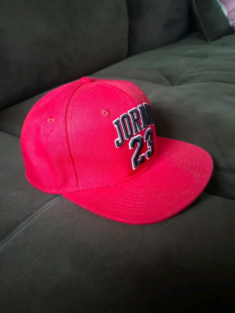 Gorra roja Jordan 23 - 1