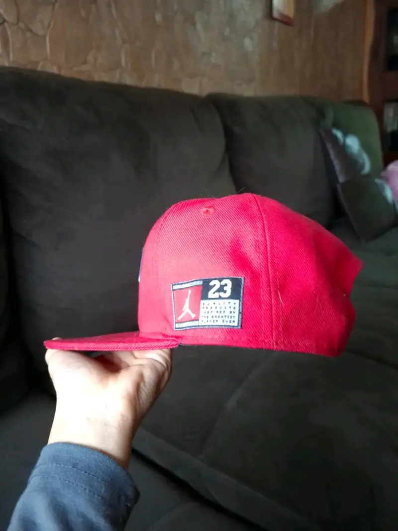 Gorra roja Jordan 23 - 3