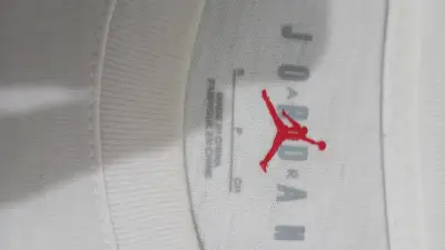 Polera Jordan blanca con diseño gráfico - miniatura 4