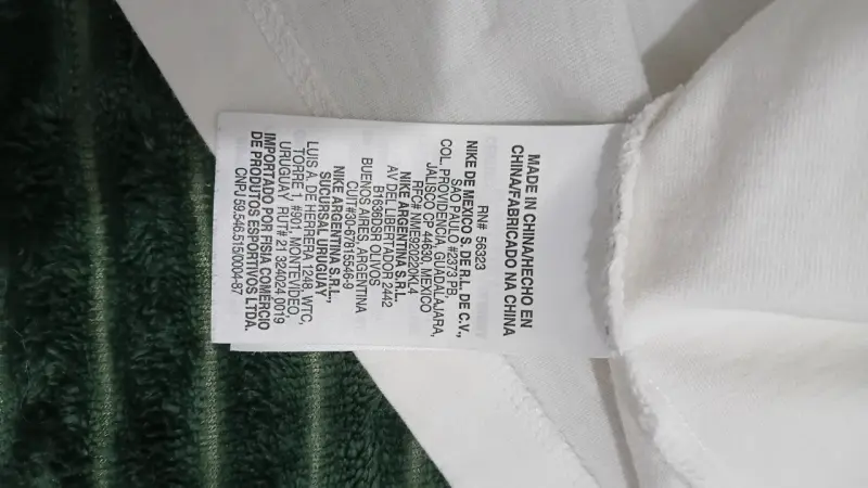 Polera Jordan blanca con diseño gráfico - 6