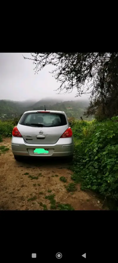 Auto compacto plateado en buen estado - miniatura 6