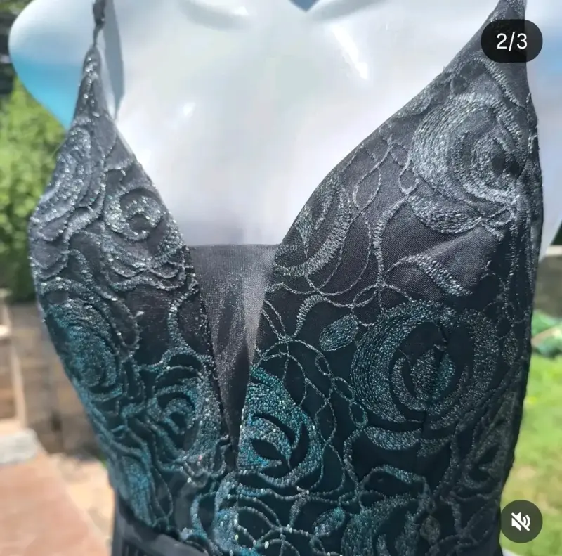 Vestido largo negro con encaje floral - 1