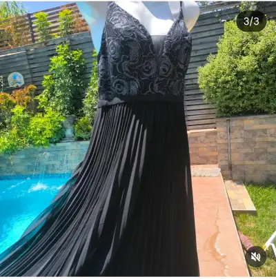 Vestido largo negro con encaje floral - miniatura 2