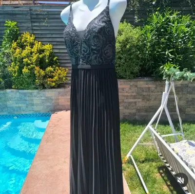 Vestido largo negro con encaje floral - miniatura 3