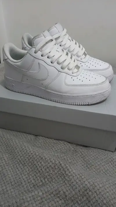 Zapatillas deportivas blancas Nike Air Force 1 - miniatura 1
