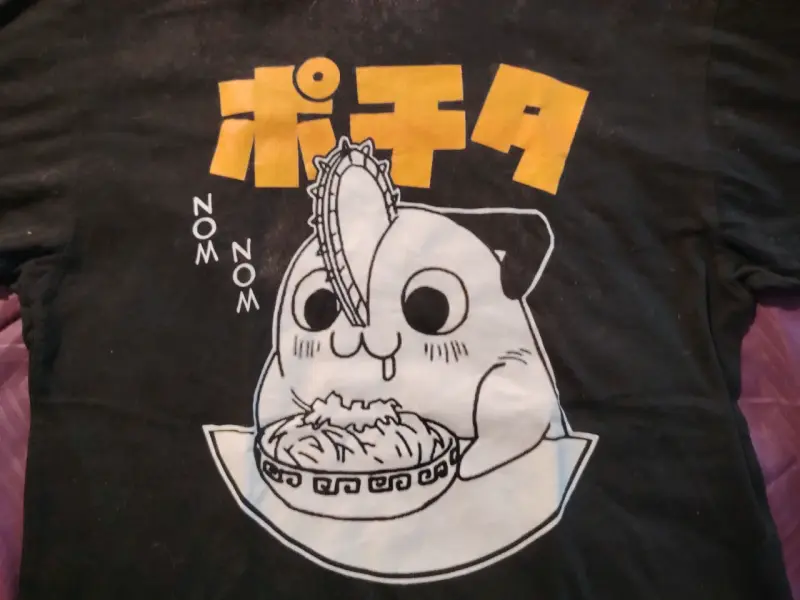 Polera negra chainsaw man - 2