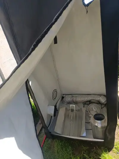 Carpa de Cultivo Indoor Homebox con Ventilación - miniatura 1