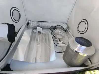 Carpa de Cultivo Indoor Homebox con Ventilación - miniatura 4