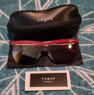 Gafas de sol Vogue con estuche - miniatura 1