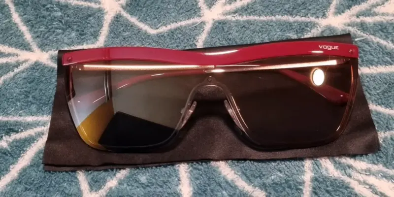 Gafas de sol Vogue con estuche - 2
