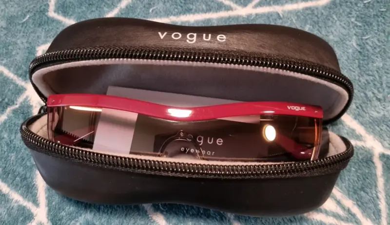 Gafas de sol Vogue con estuche - 3