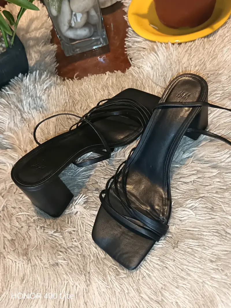 Sandalias de tacón alto negras elegantes - 4