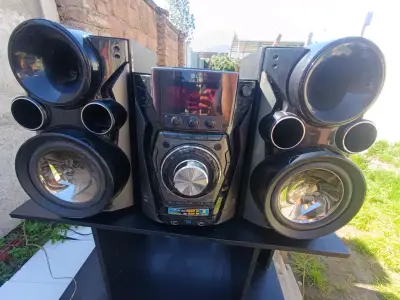 Sistema de sonido LG con altavoces potentes - miniatura 2