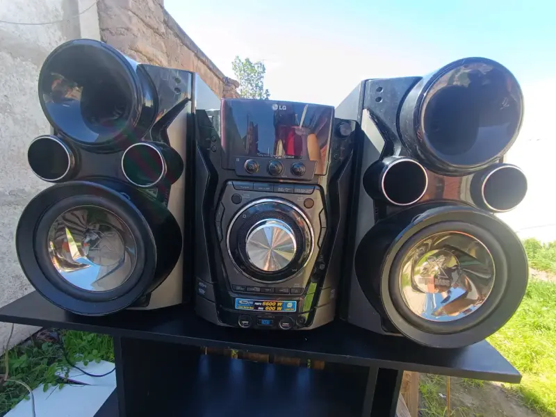 Sistema de sonido LG con altavoces potentes - 3
