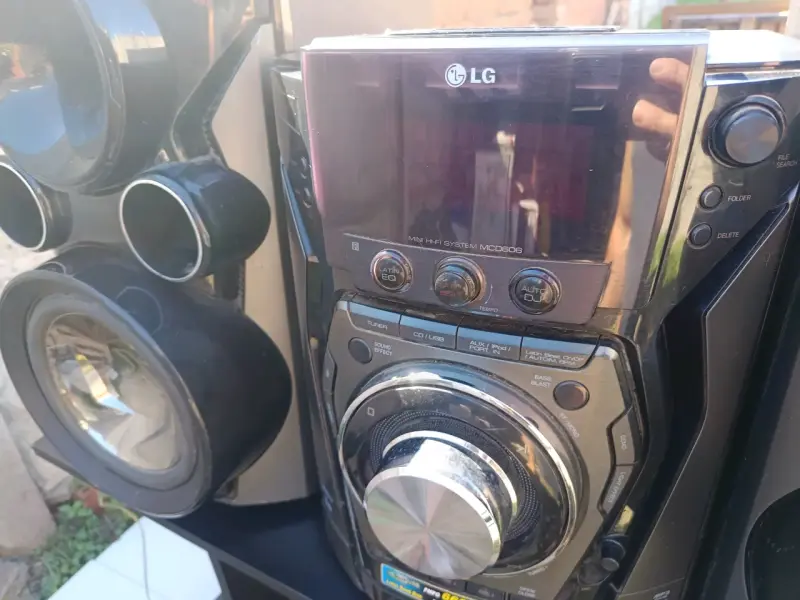Sistema de sonido LG con altavoces potentes - 4
