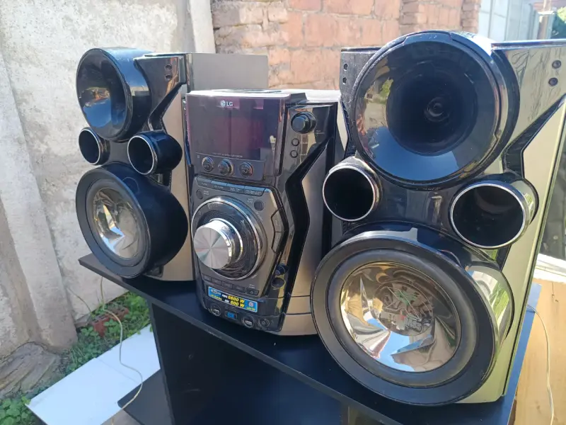 Sistema de sonido LG con altavoces potentes - 5