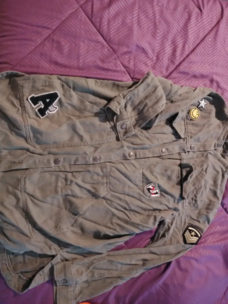 Chaqueta verde militar con parches - 1