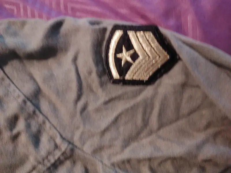 Chaqueta verde militar con parches - 3