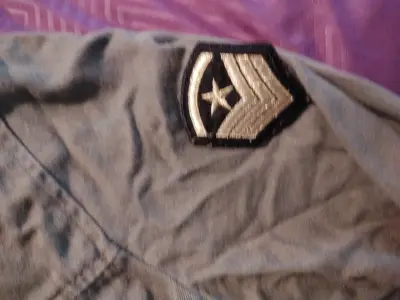 Chaqueta verde militar con parches - miniatura 3