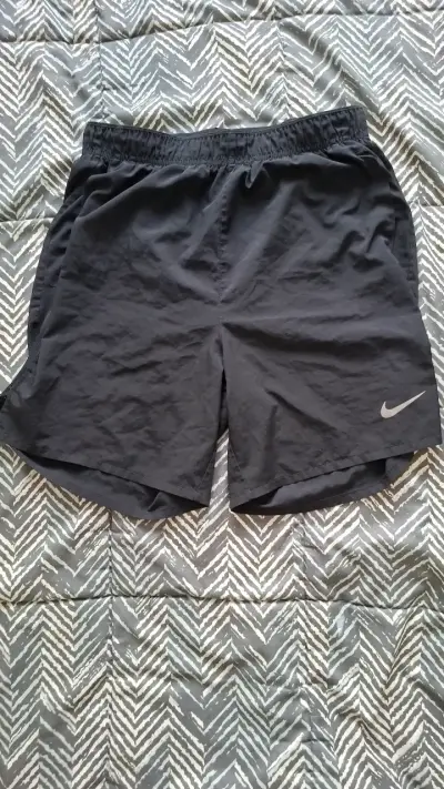 Shorts deportivos Nike Dri-Fit negros - miniatura 1