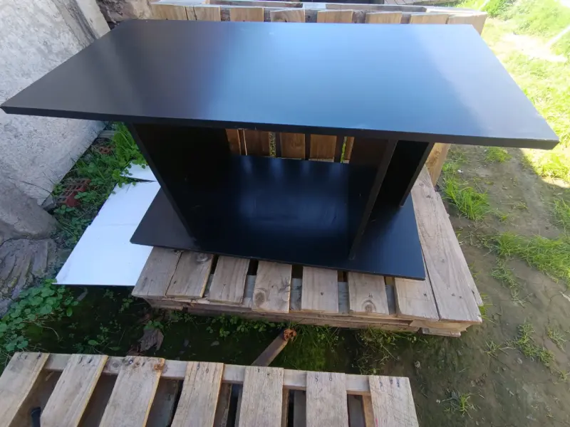 Mesa de centro negra moderna - 2