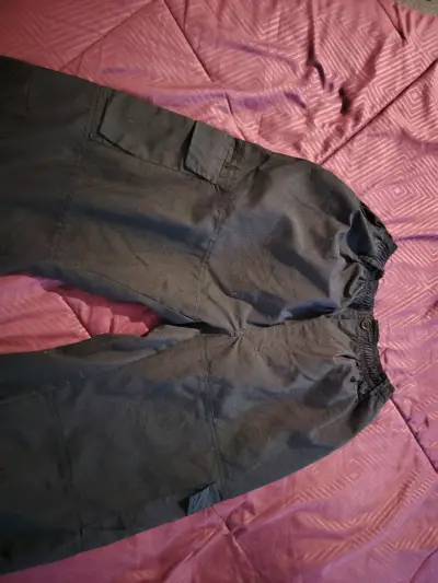 Pantalones cargo azul oscuro con bolsillos - miniatura 1