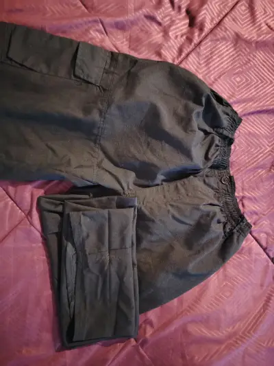 Pantalones cargo azul oscuro con bolsillos - miniatura 2