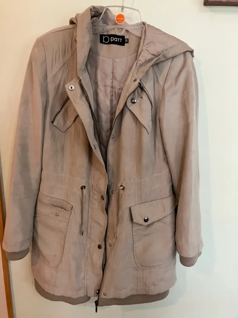 Parka beige con capucha para mujer Patt
