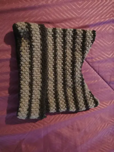 Gorro de lana tejido a rayas gris y negro - miniatura 1