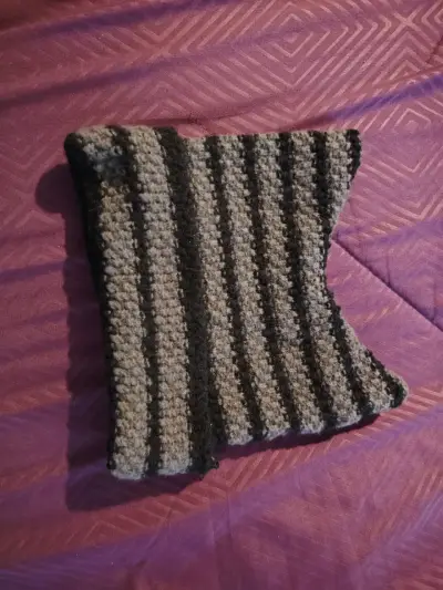 Gorro de lana tejido a rayas gris y negro - miniatura 2