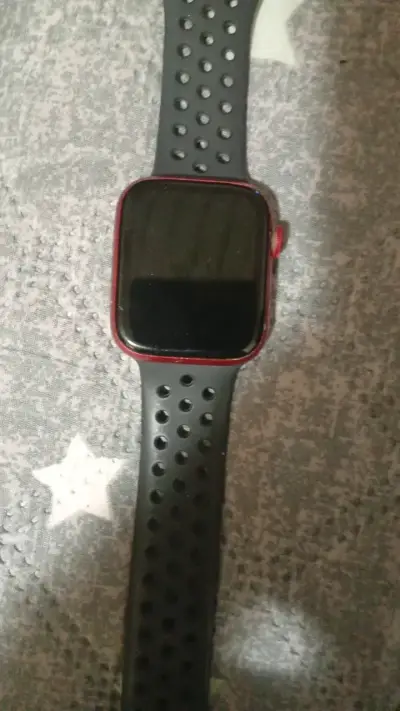 Reloj inteligente con correa deportiva negra - miniatura 4