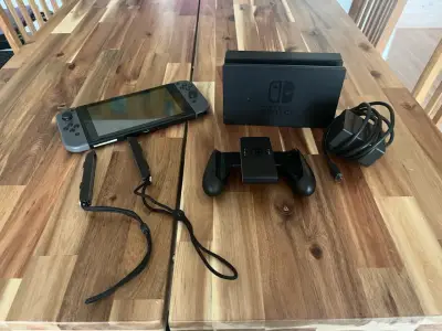 Consola Nintendo Switch con accesorios y juegos - miniatura 1