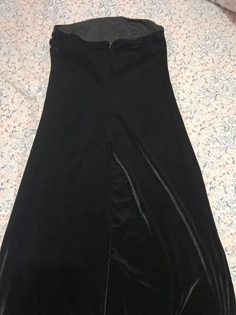 Vestido largo negro de terciopelo elegante - 2