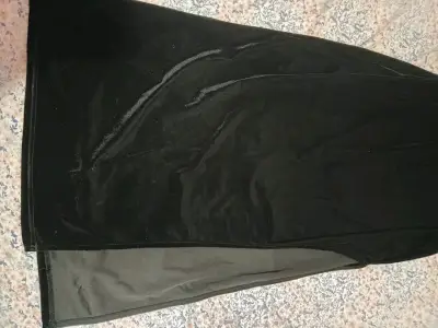 Vestido largo negro de terciopelo elegante - miniatura 3