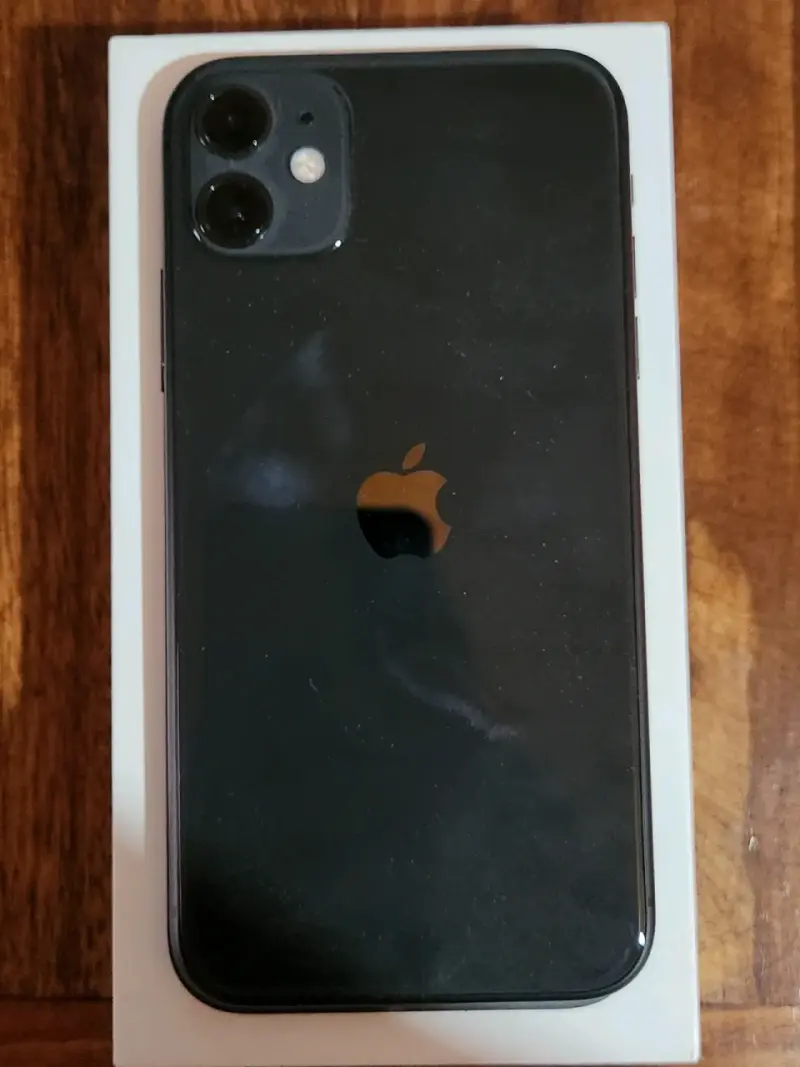 iPhone 11 en buen estado con caja original - 2