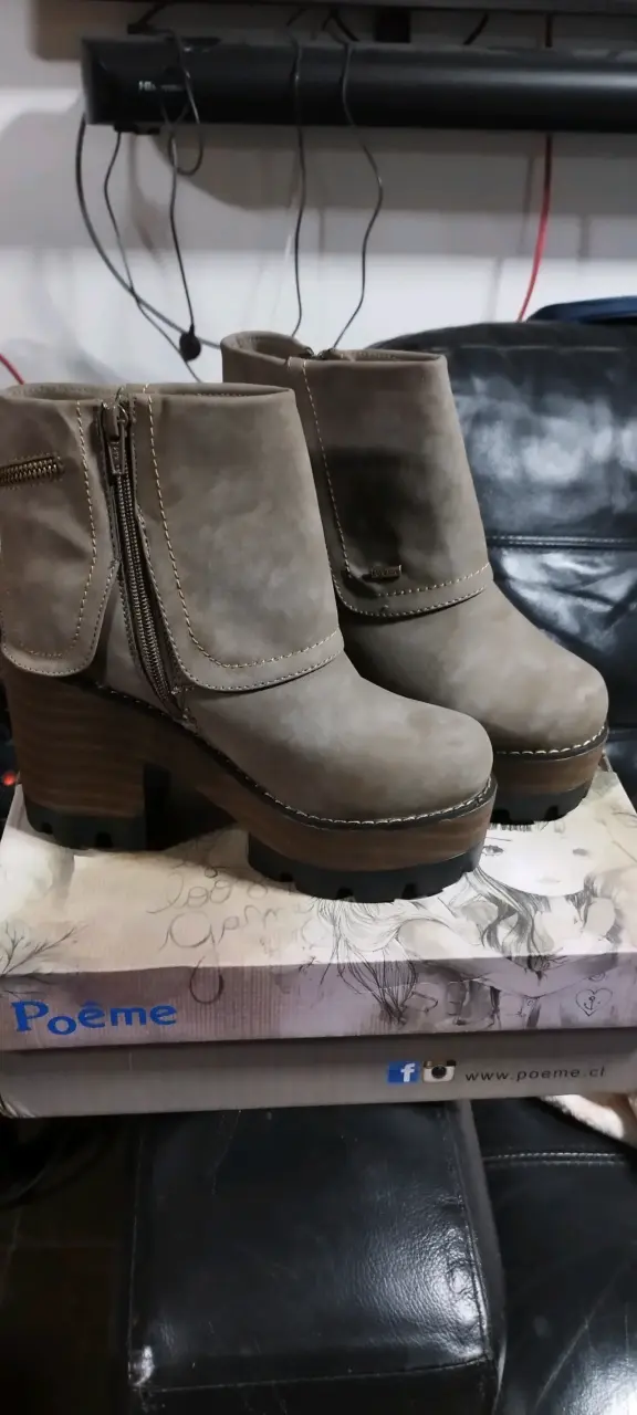 Botines gris con tacón Poeme