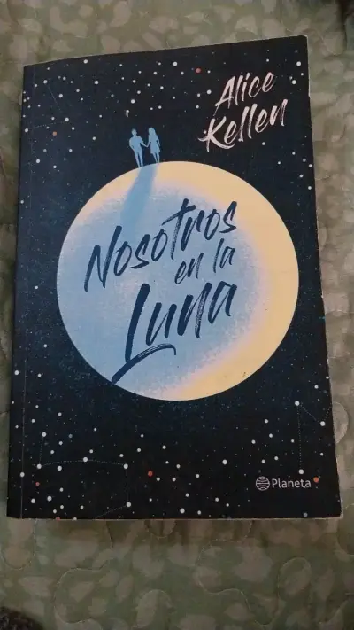 Libro 'Nosotros en la Luna' de Alice Kellen - miniatura 1