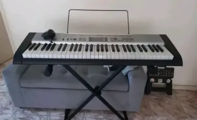 Teclado Casio LK-30 con soporte y pantalla digital - miniatura 1