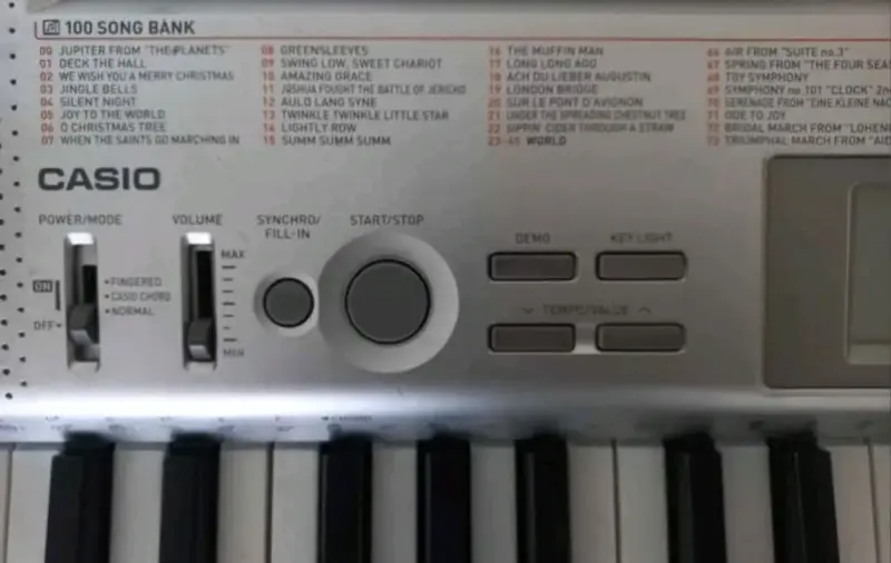 Teclado Casio LK-30 con soporte y pantalla digital - 5