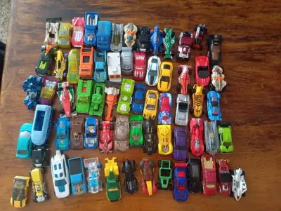 Lote de autos de juguete variados - miniatura 2