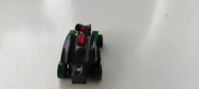 Juguete dragón negro y verde con ruedas - miniatura 2