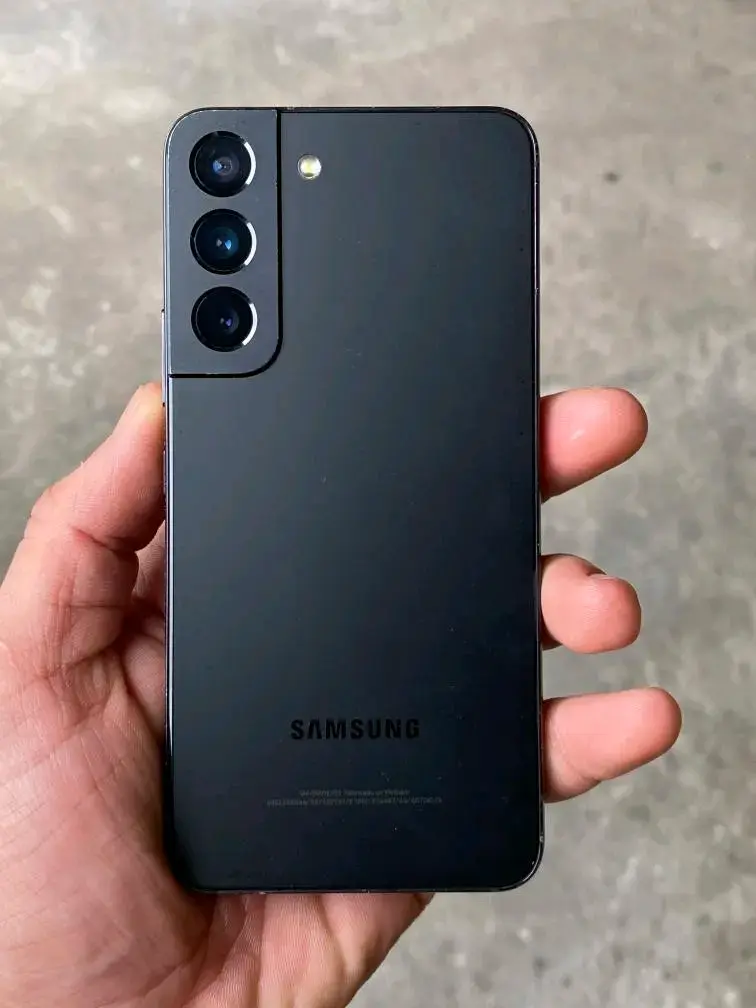 Samsung Galaxy S22 en buen estado con cargador - 2