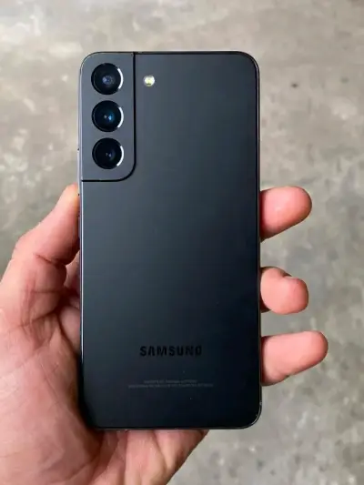 Samsung Galaxy S22 en buen estado con cargador - miniatura 2