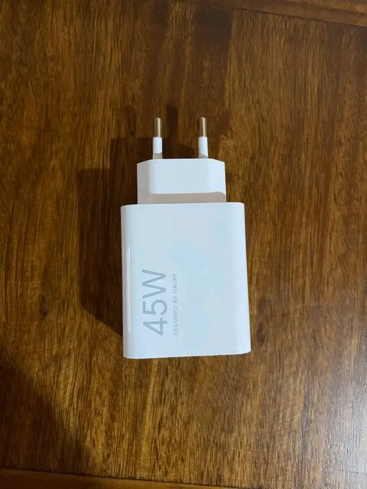 Samsung Galaxy S22 en buen estado con cargador - 4