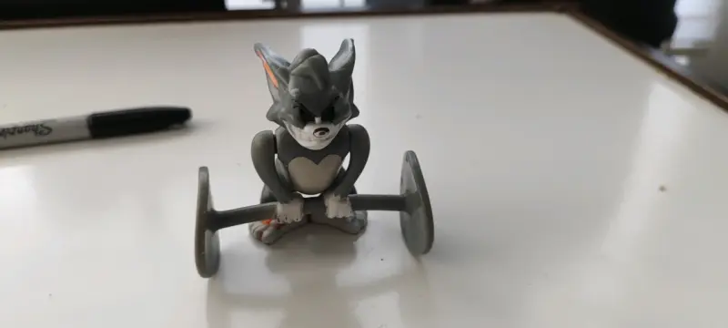 Figura de colección Tom levantando pesas - 2