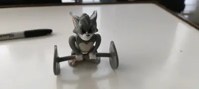 Figura de colección Tom levantando pesas - miniatura 2