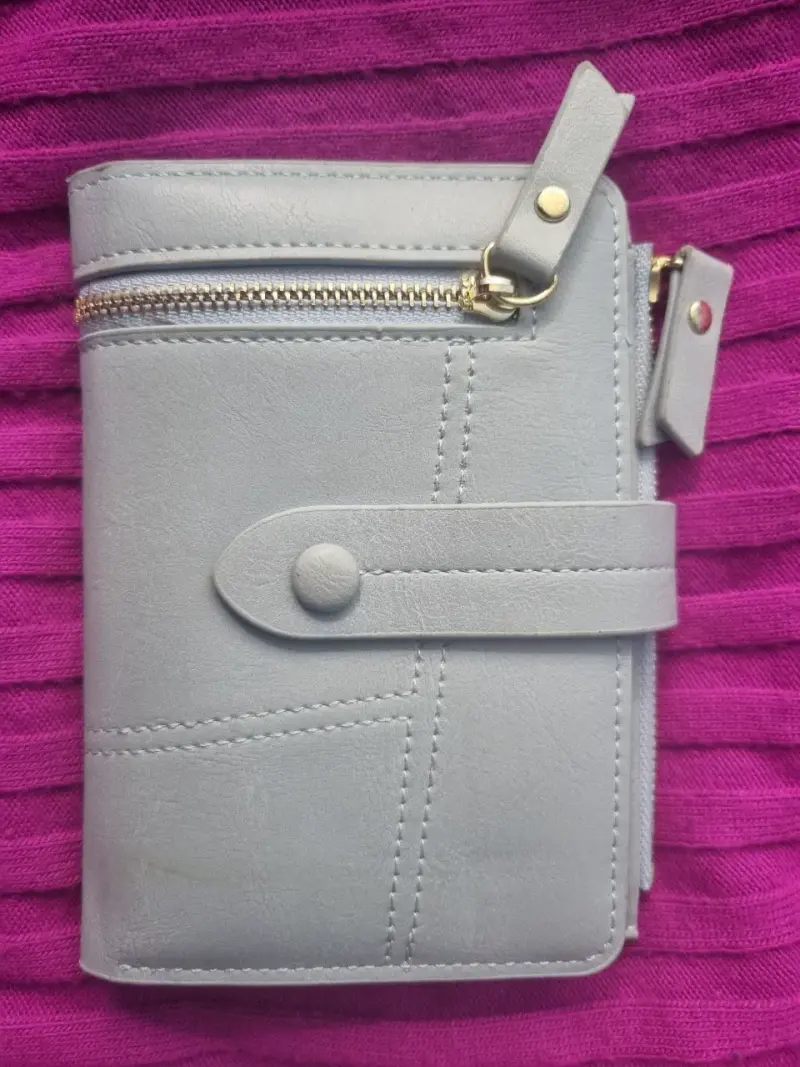 Billetera celeste plegable. Nueva. - 1