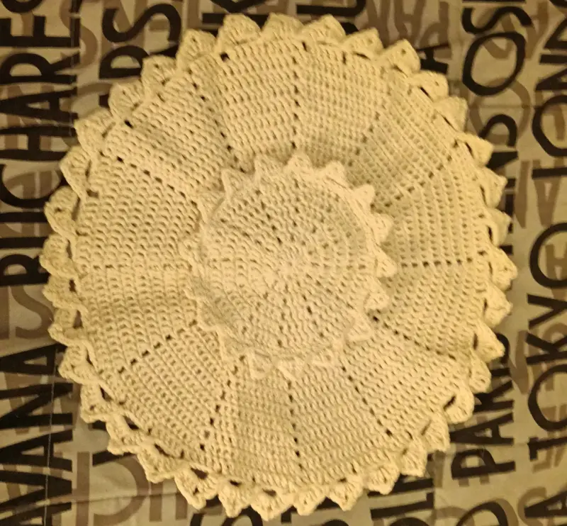 Tapete redondo de crochet beige hecho a mano - 3