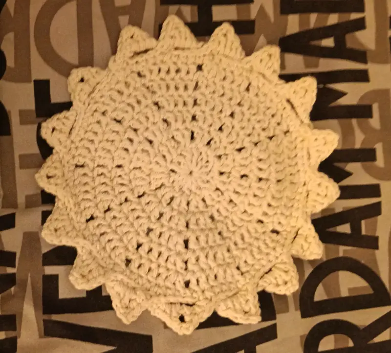 Tapete redondo de crochet beige hecho a mano - 5