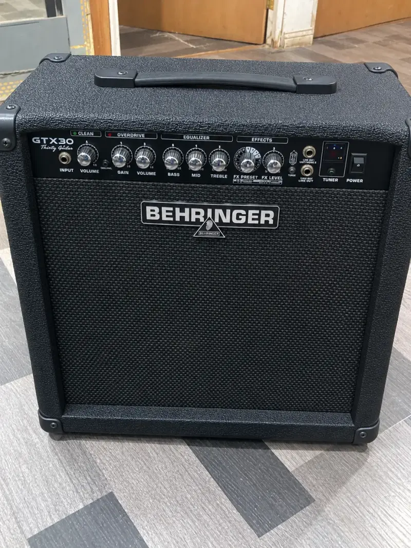 Amplificador Guitarra Behringer GTX30 con efectos - 1